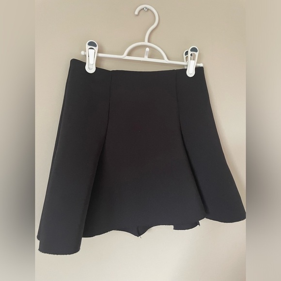 Guess Elegant Black pleated mini Skirt size XS - Picture 1 of 4